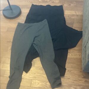 Lot of 5 pair Women’s 2XL Just Be Black and Gray Leggings.